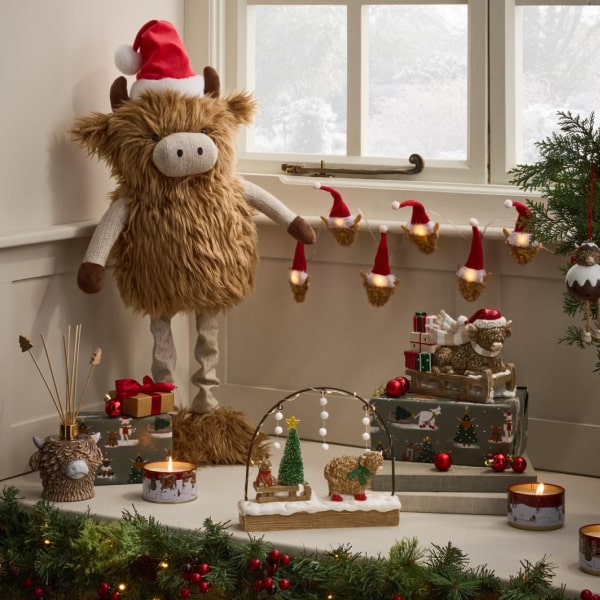 Hamish the Highland Cow בחג המולד