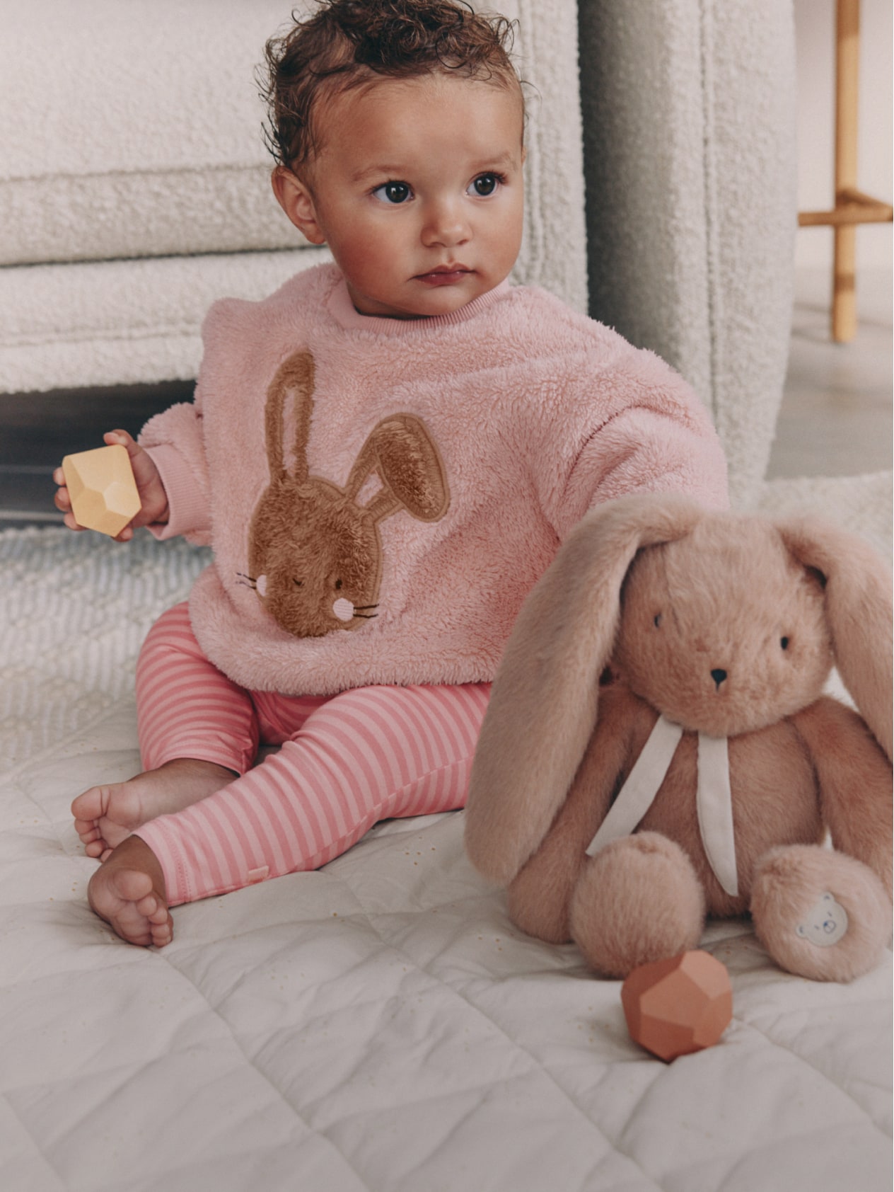 סטים של מכנסי טרנינג וסווטשירטים לתינוקות