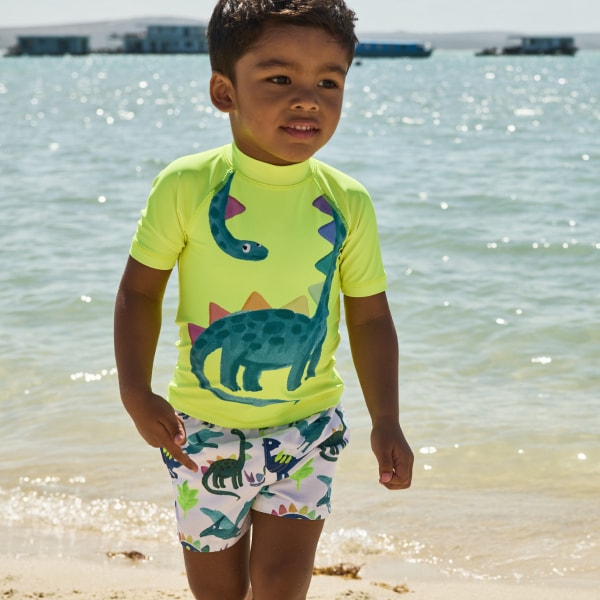 ביגוד חוף וים לבנים